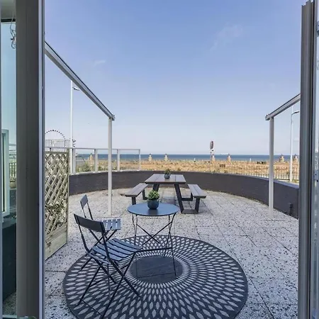 Haya Seaview - The Casino Apartment