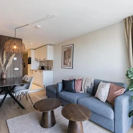 Haya Seaview - The Casino Apartment *
