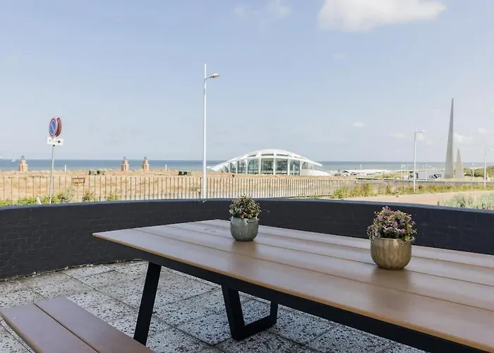 Haya Seaview - The Casino Apartment *